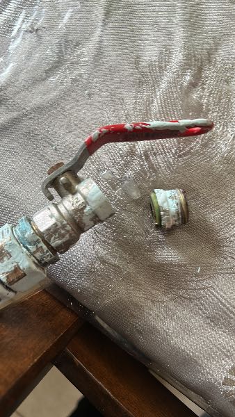 Fuite d'eau sur l'alimentation d'un ballon d'eau chaude – recherche de fuite 95